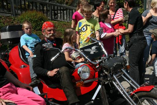 Rollin' Toys-Biker helfen Kindern-Tour 2011